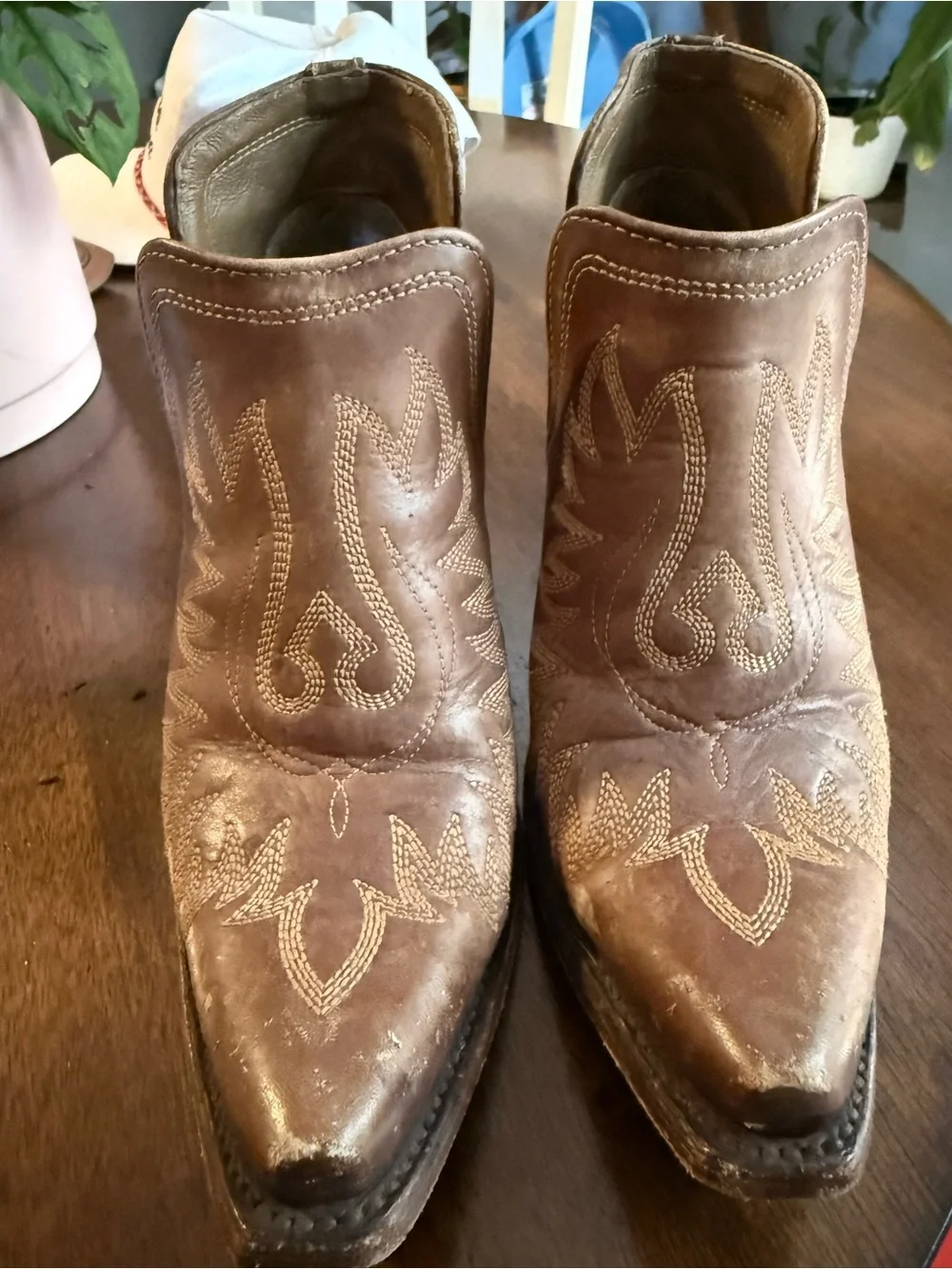 Ariat distressed Dixon bootie- size 6.5
